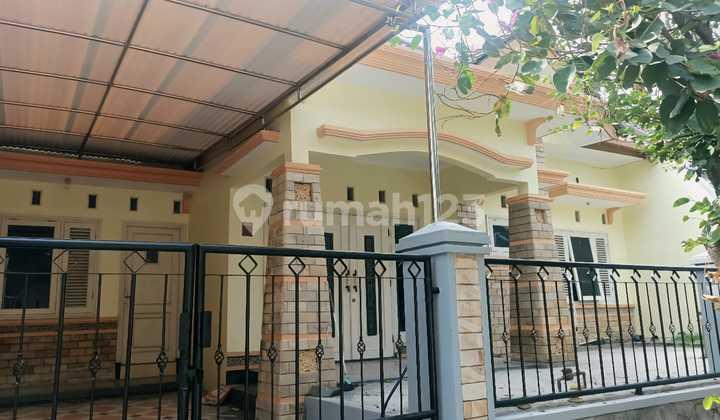 tampak depan rumah asri dekat ub &