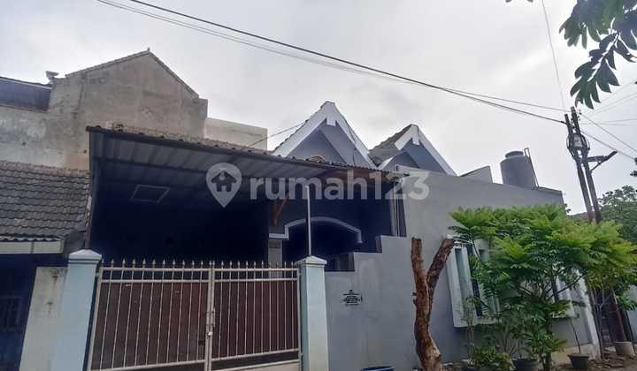 tampak depan rumah murah di perumahan graha