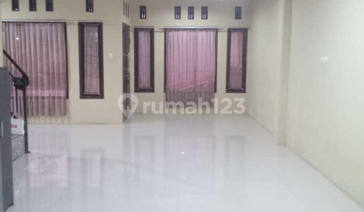 ruang tamu rumah murah view kota bandung