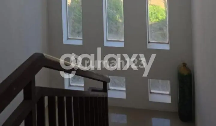 foto lainnya rumah 2 lantai di royal