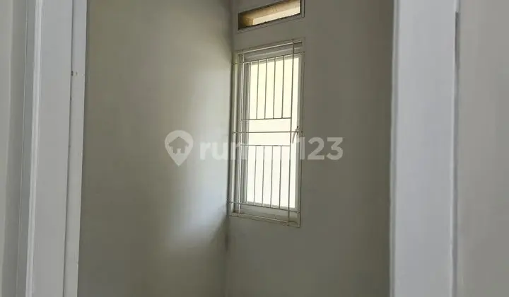 kamar tidur rumah 2 lantai bagus siap