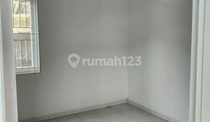 kamar tidur rumah 2 lantai bagus siap