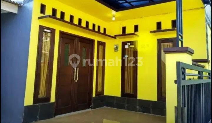 tampak depan dijual rumah kondisi siap huni