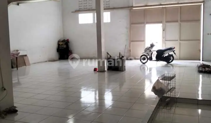 tampak depan gudang kopo mas dekat tol