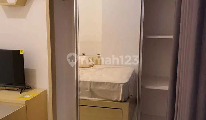 kamar tidur sewa apartemen tokyo pik 2