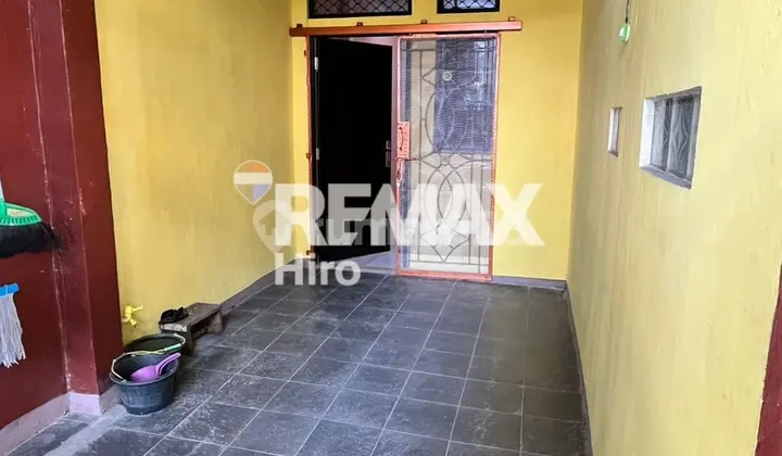 garasi/carport rumah 2 lantai di perum