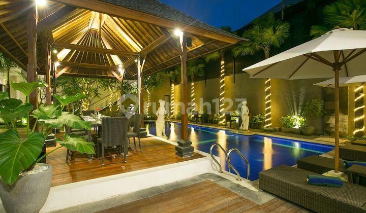 ruang tamu hotel di kuta bali dekat