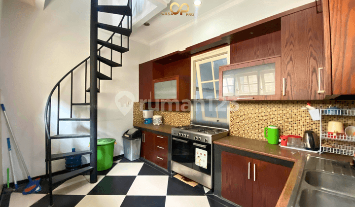 dapur rumah hoek mewah furnished dalam