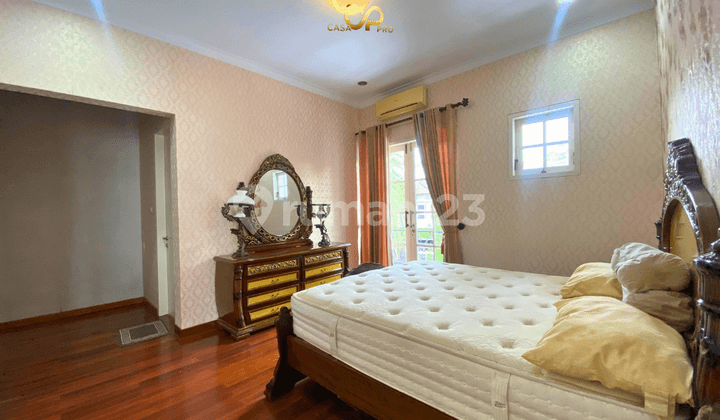 kamar tidur rumah hoek mewah furnished dalam