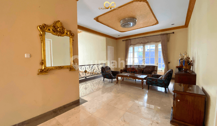 ruang keluarga rumah hoek mewah furnished dalam