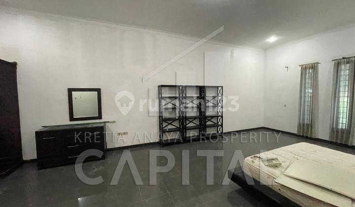 kamar tidur rumah 2.5 lantai siap huni