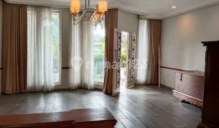 ruang tamu rumah bagus & luas di