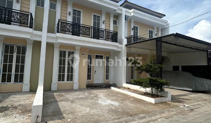 tampak depan rumah 2 lantai pusat kota