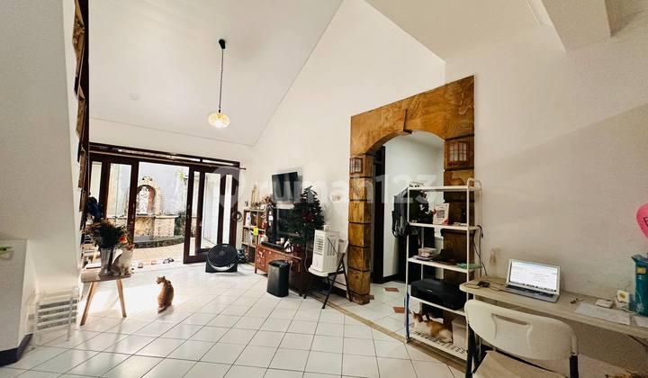 ruang keluarga rumah luas tanah 200 shm