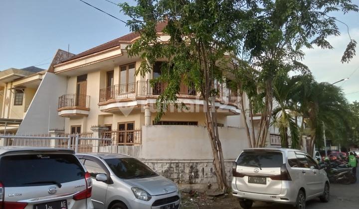 tampak depan jual rumah raya sutorejo utara