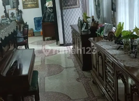 ruang keluarga prapen indah jemursari