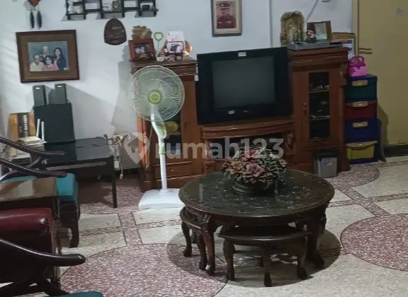 ruang tamu prapen indah jemursari
