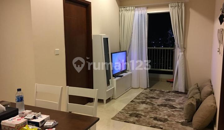 ruang keluarga apartement capitol park 2 br