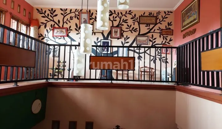 ruang keluarga rumah mewah gebyok jati tua