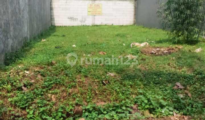 tampak depan tanah kavling strategis dalam kawasan