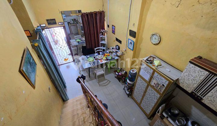 ruang tamu dijual cepat rumah 2 lantai