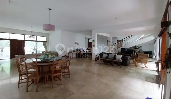 ruang makan terbaik, cinere blok a depan