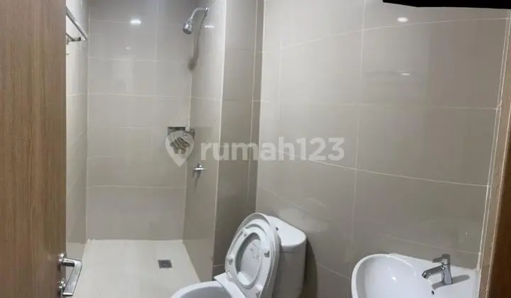kamar mandi apartemen dekat kampus dan aeon
