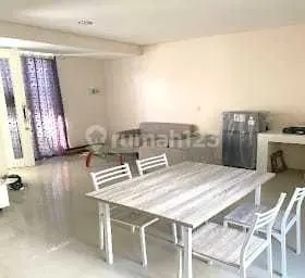 ruang makan belakang icon mall disewakan rumah