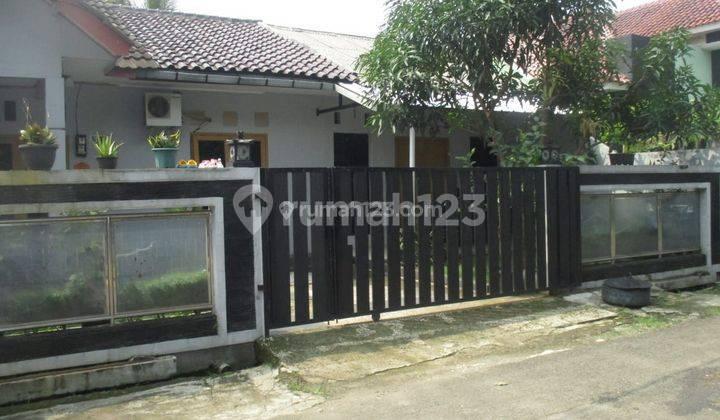 tampak depan rumah dijual siap huni di