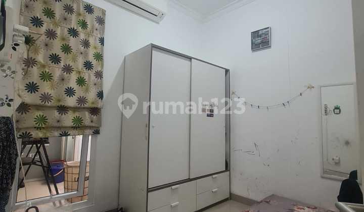 kamar tidur dijual rumah 2 lantai boulevard