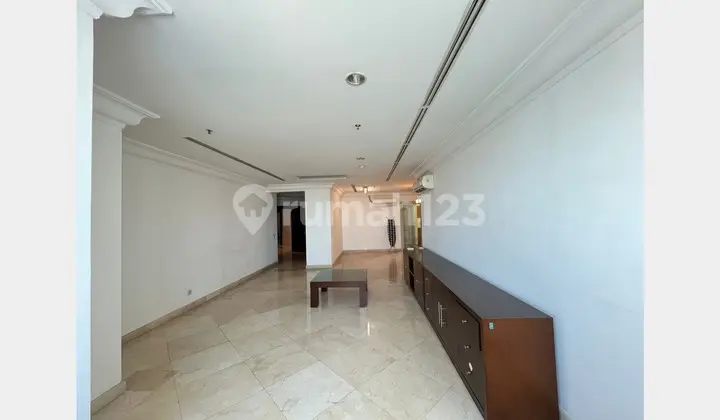 ruang tamu beautiful 3-bedrooms apartment in simprug