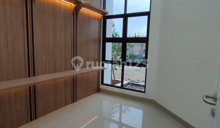 kamar tidur rumah dua lantai ready strategis