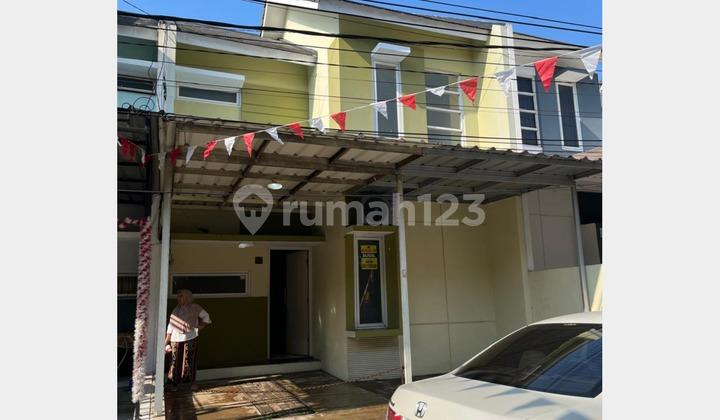 tampak depan rumah bagus 2 lantai unfurnished