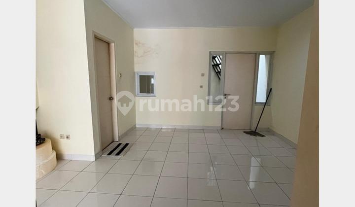 ruang makan rumah bagus 2 lantai unfurnished