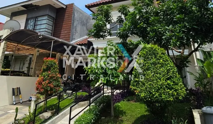 tampak depan rumah fullerton place lokasi strategis