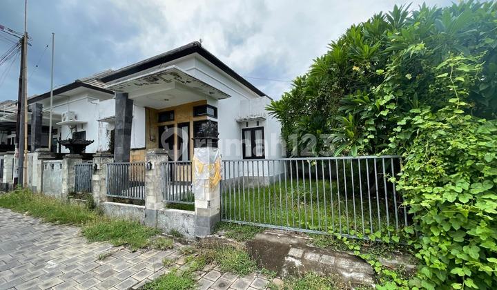 tampak depan rumah modern keluarga bahagia jl