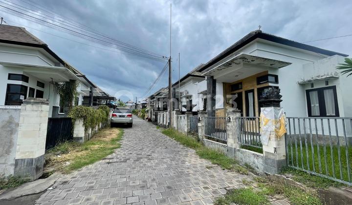 tampak depan rumah modern keluarga bahagia jl