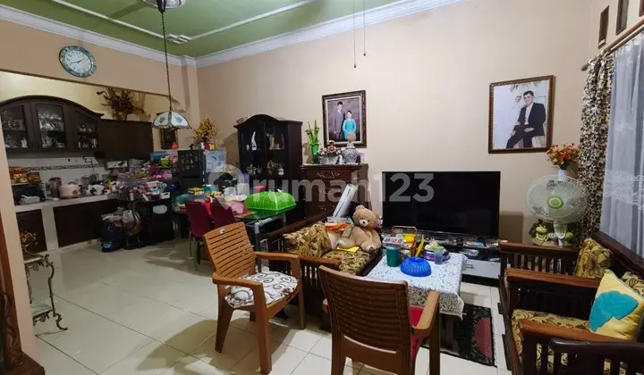 ruang keluarga rumah bagus nyaman di fajar