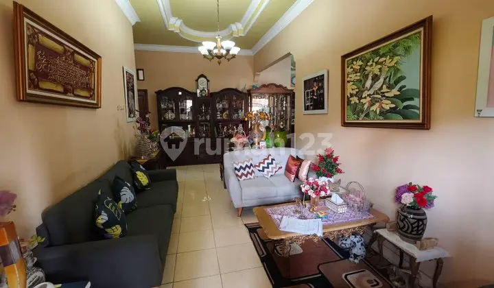 ruang tamu rumah bagus nyaman di fajar