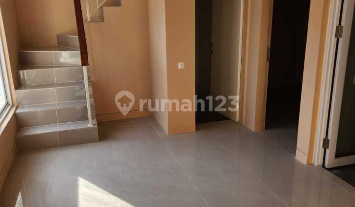 ruang tamu rumah minimalis di citraland tallasa