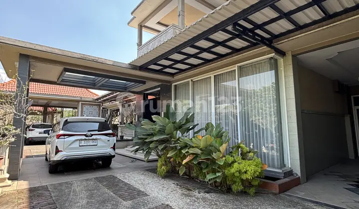 foto lainnya rumah villa 3 lantai di