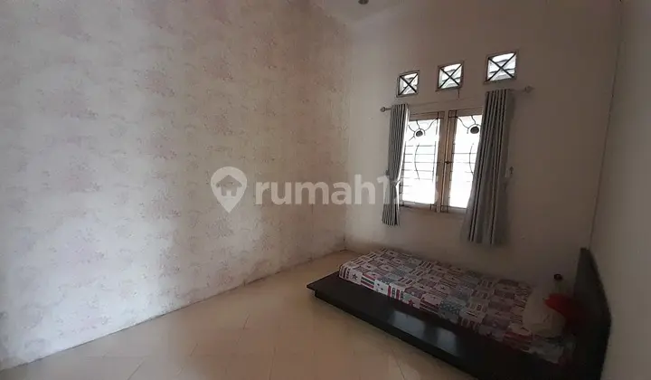 kamar tidur rumah huk tanah luas di