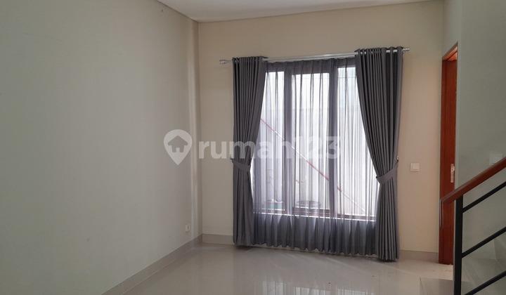 ruang makan rumah 2 lantai type chamonix