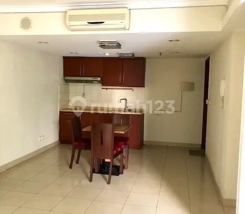 ruang makan apartemen taman rasuna 3 br