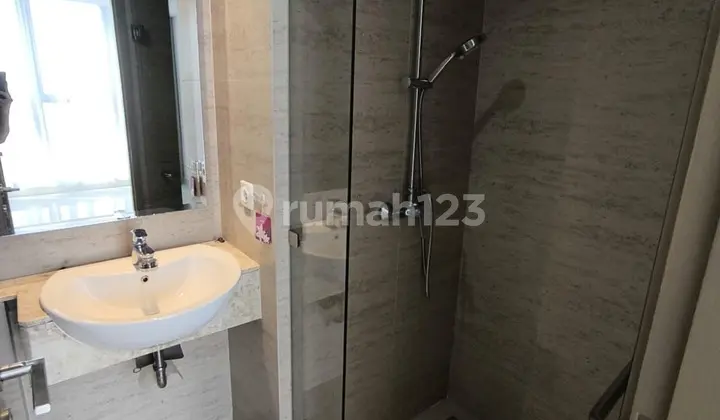 kamar mandi disewakan cepat apartemen gold coast