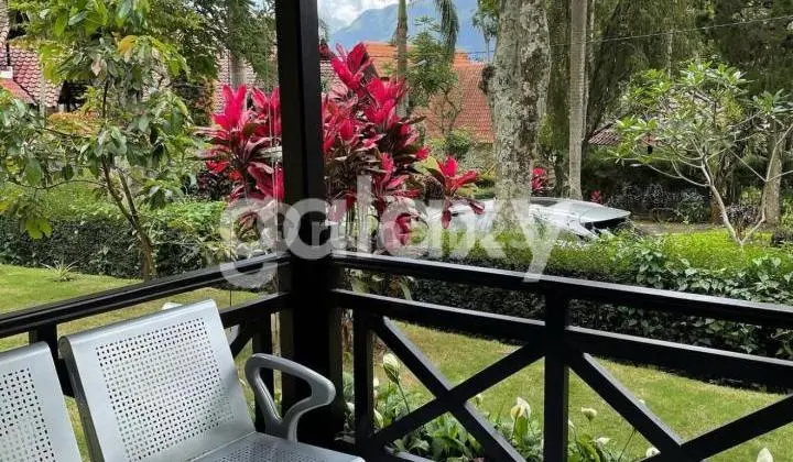 tampak depan villa grand trawas mojokerto 2