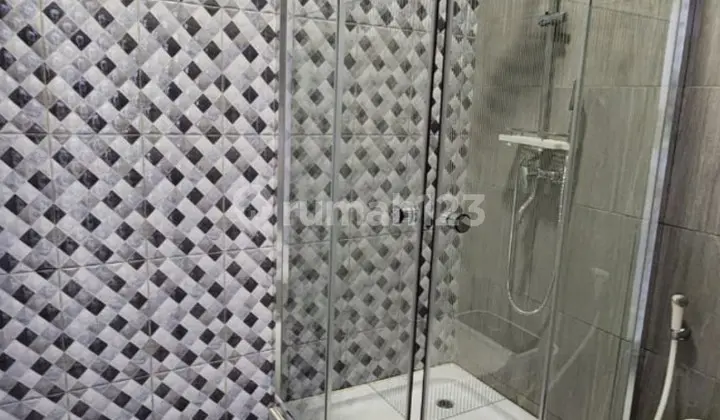 tampak depan rumah manyar tirtoyoso itara surabaya