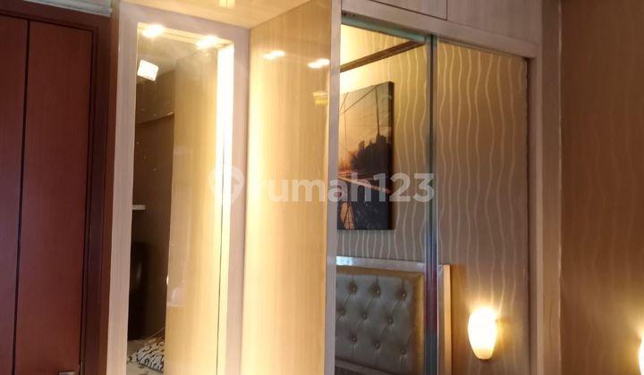 ruang makan green lake view apartment ciputat