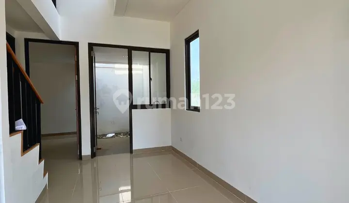 ruang tamu rumah mezzanine di semplak bogor,