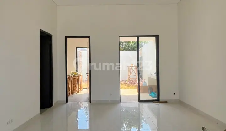 ruang tamu rumah 2 lantai mewah dekat